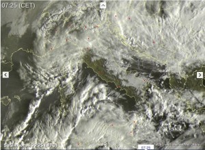 tempo-in-atto-piogge-e-temporali-anche-intensi-al-sud-migliora-al-centro-nord